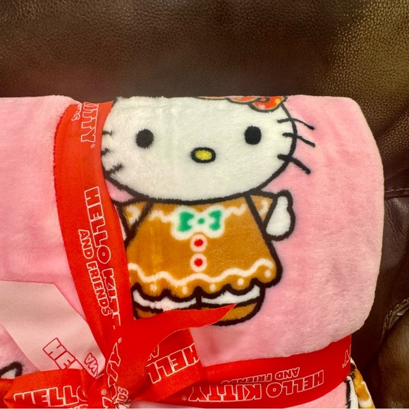 VHTf - Hello Kitty Gingerbread & Cupcakes Full/Queen Plush Christmas Blanket - Picture 2 of 9